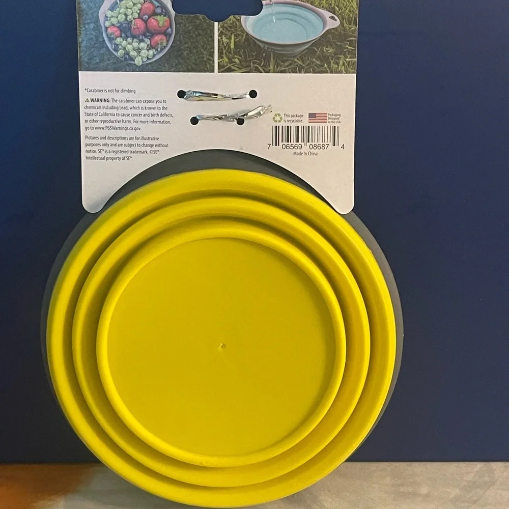 #534- SE Collapsible Bowl with Carabiner 5 3/4” Diameter. Human & Pet Friendly.